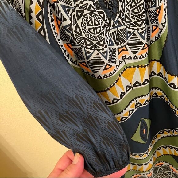 Glam Geographic Lite Weight Tunic Size Large - Picture 3 of 6